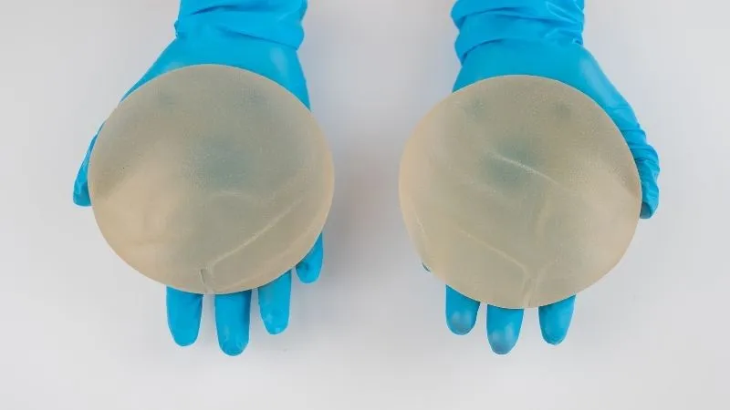 Meme Silikonu Kas Üstü mü, Kas Altı mı Olmalı? - Antalya